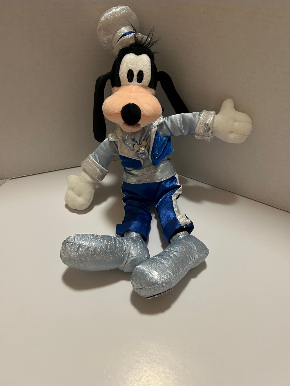 Walt Disney World DREAM FRIENDS Goofy Plush in Blue and Silver Costume